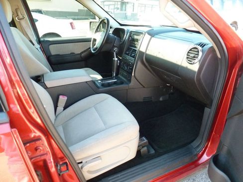 Used 2008 Ford Explorer XLT image 11