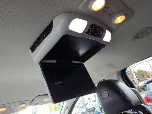 Used 2017 Chevrolet Traverse LT image 14