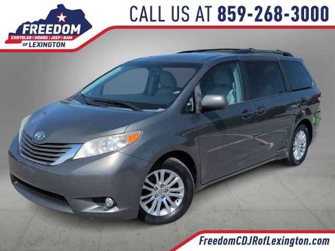 Used 2014 Toyota Sienna XLE FWD image 1