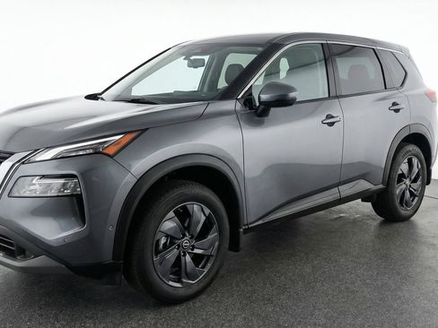 Used 2025 Nissan Rogue SV FWD image 3