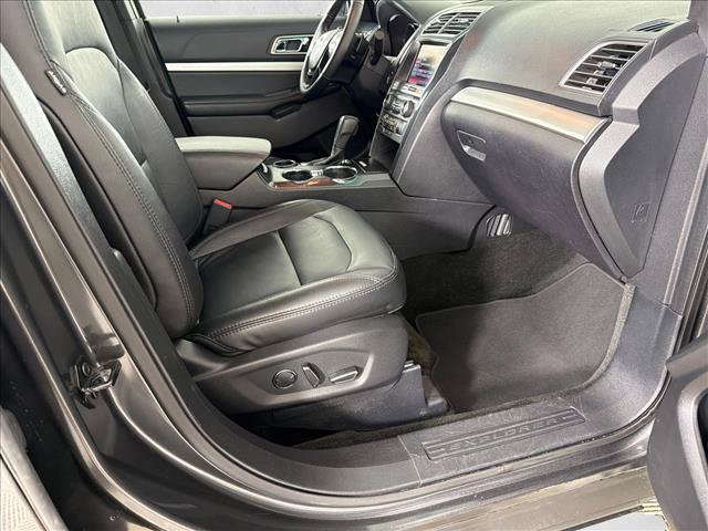 Used 2016 Ford Explorer XLT w/ Equipment Group 202A FWD image 14