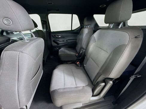 Used 2023 Chevrolet Traverse LT w/ Rear Camera Mirror Package image 25