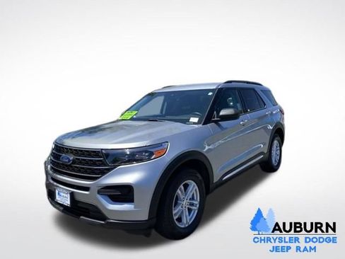 Used 2022 Ford Explorer XLT AWD/4WD image 3