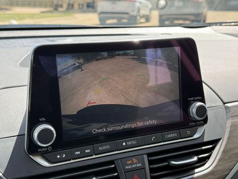 Used 2025 Nissan Altima 2.5 SV image 24