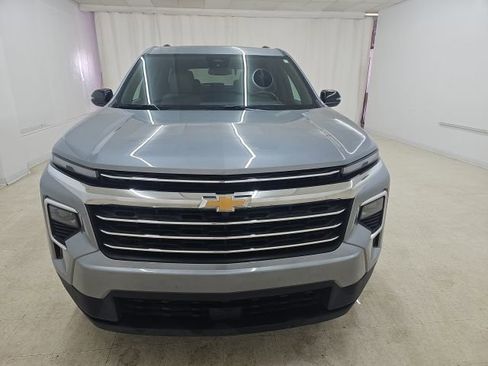 Used 2025 Chevrolet Traverse LT image 16