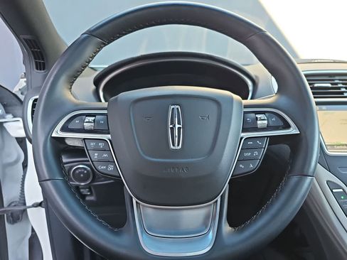 Used 2020 Lincoln Nautilus Reserve image 19