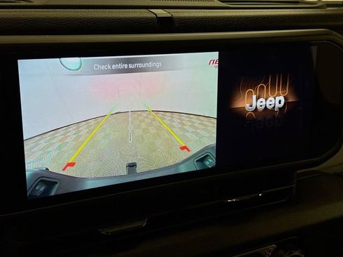 Used 2025 Jeep Gladiator Sport image 13