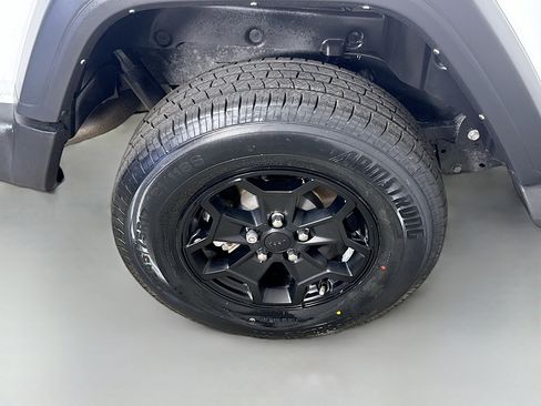 Used 2023 Jeep Wrangler Sport image 31