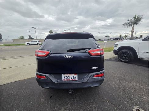 Used 2016 Jeep Cherokee Latitude w/ Comfort/Convenience Group FWD image 6