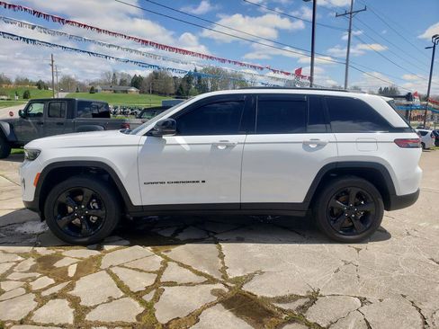 Used 2024 Jeep Grand Cherokee Altitude AWD/4WD image 7