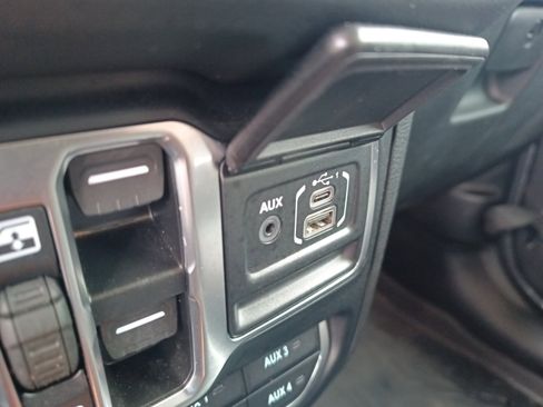 Used 2024 Jeep Gladiator Rubicon w/ Convenience Group image 18