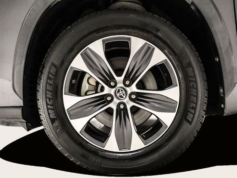 Used 2021 Toyota Highlander XLE image 9