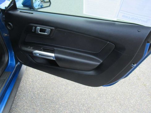 Used 2018 Ford Mustang GT RWD image 18