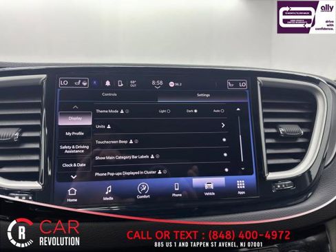 Used 2023 Chrysler Pacifica Touring-L FWD image 30