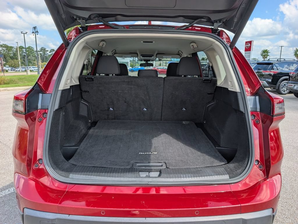 Used 2024 Nissan Rogue SV AWD/4WD image 6