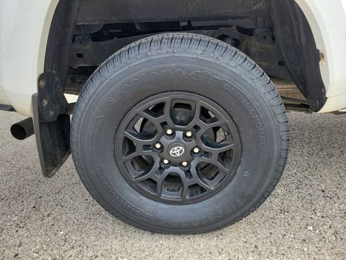 Used 2019 Toyota Tacoma SR5 AWD/4WD image 5