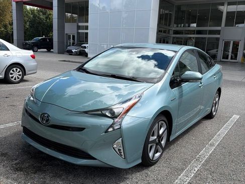 Used 2017 Toyota Prius Three Touring FWD image 1