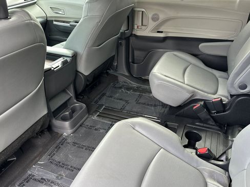Used 2023 Toyota Sienna XLE image 14