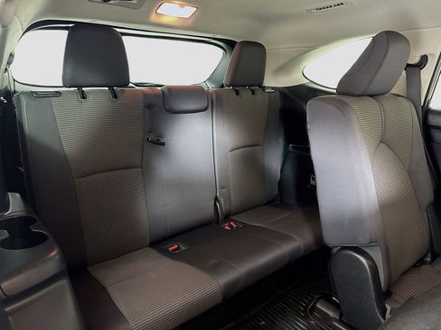 Used 2023 Toyota Highlander LE image 23