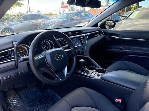 Used 2018 Toyota Camry LE FWD image 9