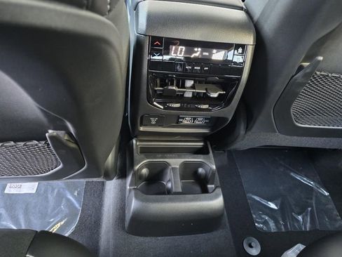New 2025 Jeep Grand Cherokee L Altitude AWD/4WD image 11