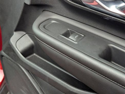 Used 2023 GMC Terrain SLT image 33