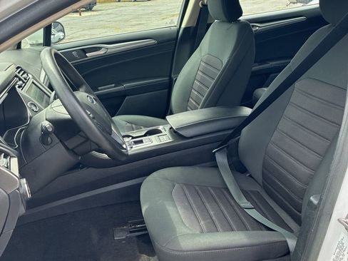 Used 2019 Ford Fusion SE FWD image 5