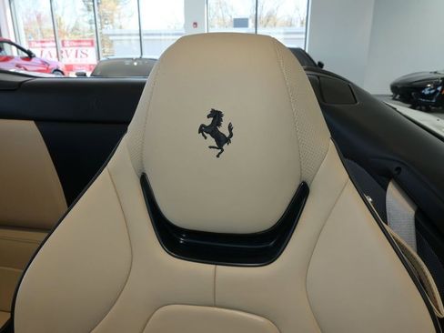 Used 2020 Ferrari Portofino RWD image 41
