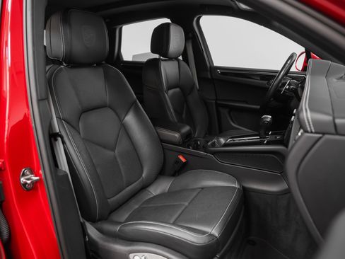 Certified 2023 Porsche Macan AWD/4WD image 22