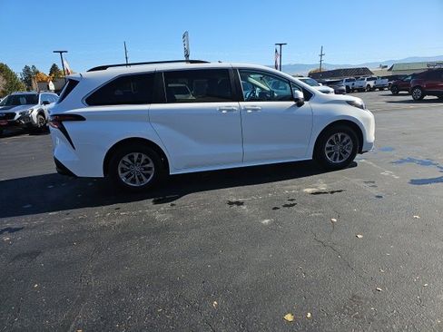 Used 2025 Toyota Sienna LE image 65