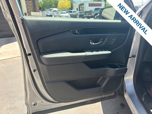 Used 2025 Honda Pilot TrailSport image 19