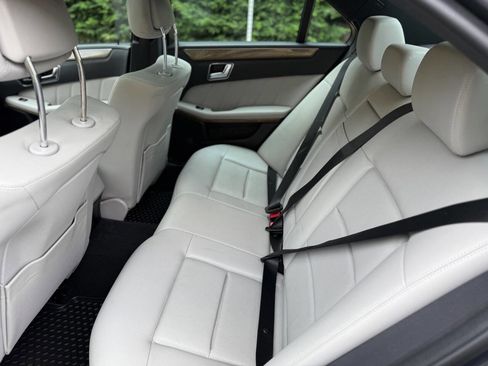 Used 2011 Mercedes-Benz E 350 4MATIC Sedan image 31