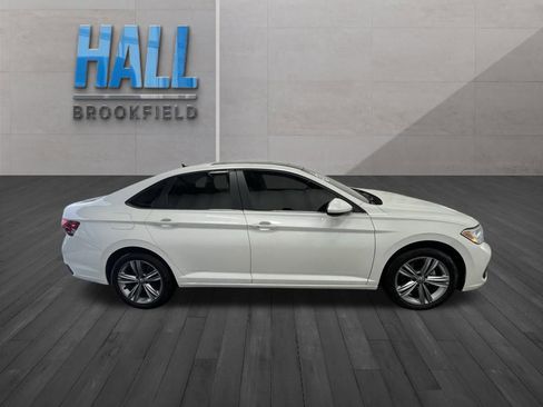 Certified 2023 Volkswagen Jetta SE w/ Panoramic Sunroof Package image 7