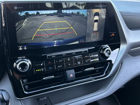 Used 2021 Toyota Highlander Platinum image 30