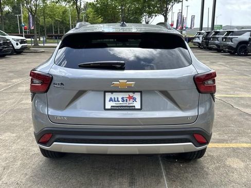 New 2026 Chevrolet Trax LT w/ Driver Confidence Package FWD image 6