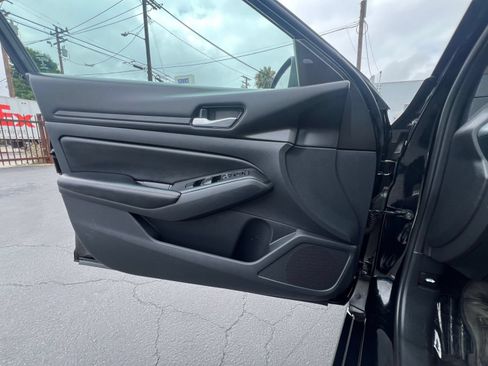 Used 2025 Nissan Altima 2.5 SV FWD image 18