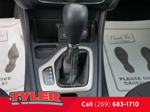 Used 2016 Jeep Cherokee Latitude FWD image 34