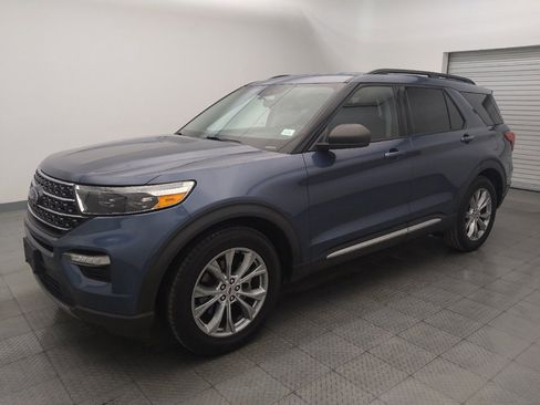 Used 2020 Ford Explorer XLT w/ Equipment Group 202A image 2