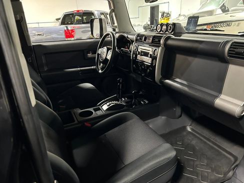 Used 2013 Toyota FJ Cruiser 4WD w/ Convenience Pkg image 10