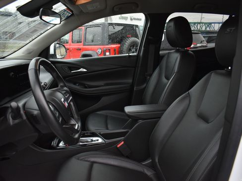 Used 2024 Buick Encore GX Sport Touring w/ Comfort Package image 16