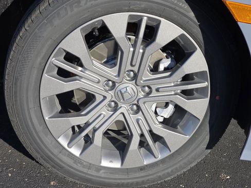 New 2026 Honda Odyssey Touring image 15