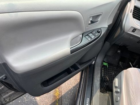 Used 2020 Toyota Sienna LE FWD image 8