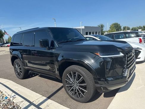 Used 2026 Lexus GX 550 w/ Accessory Package (2T) AWD/4WD image 3