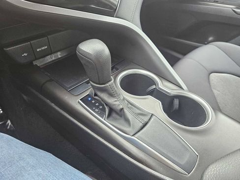 Used 2021 Toyota Camry LE image 18