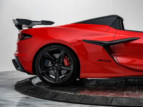 Used 2025 Chevrolet Corvette Z06 w/ Z07 Performance Package image 25