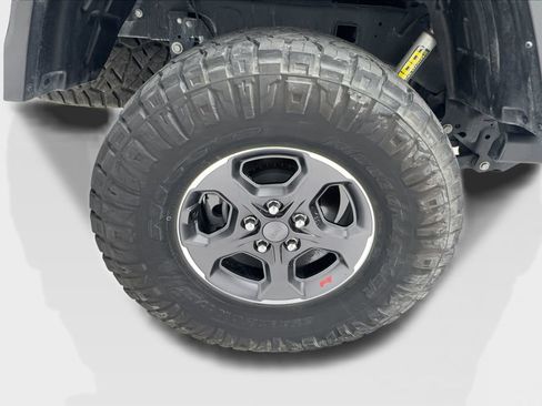 Used 2022 Jeep Gladiator Rubicon w/ LED Lighting Group AWD/4WD image 17