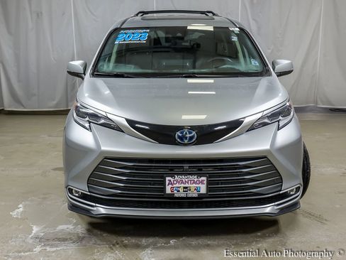 Used 2023 Toyota Sienna Platinum image 5