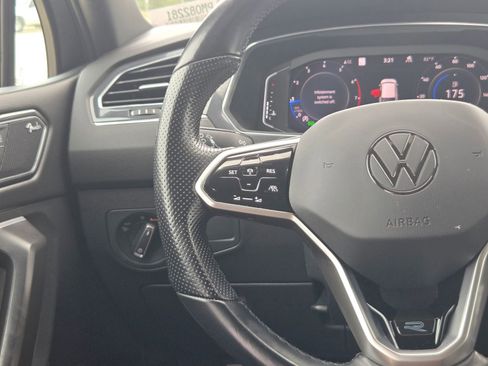 Used 2022 Volkswagen Tiguan SEL R-Line AWD/4WD image 19