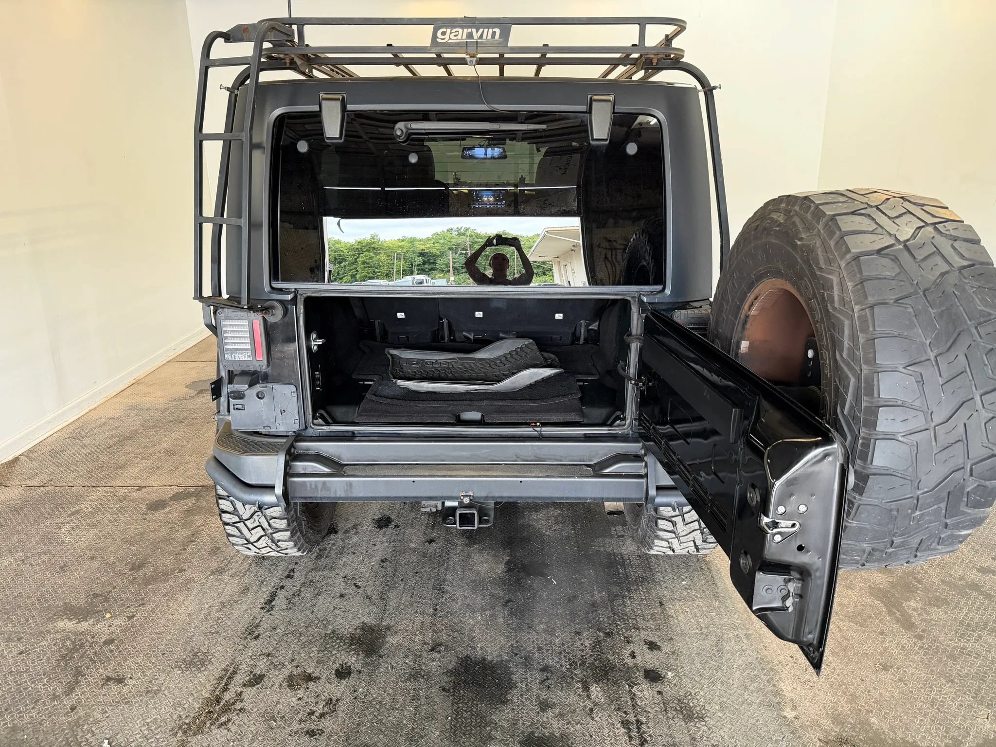 Used 2017 Jeep Wrangler Unlimited Sahara AWD/4WD image 36