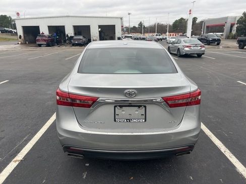 Used 2018 Toyota Avalon XLE Premium image 9